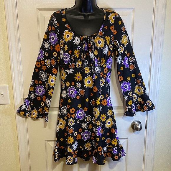 Wednesday’s Girl Floral Dress with Ruffle Sleeves and Hemline Small - Picture 1 of 8